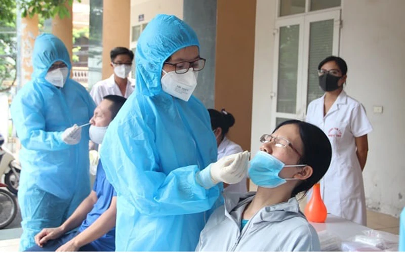 Phú Thọ đẩy mạnh công tác tiêm chủng vaccine ngừa Covid-19 cho tất cả đối tượng đủ điều kiện.