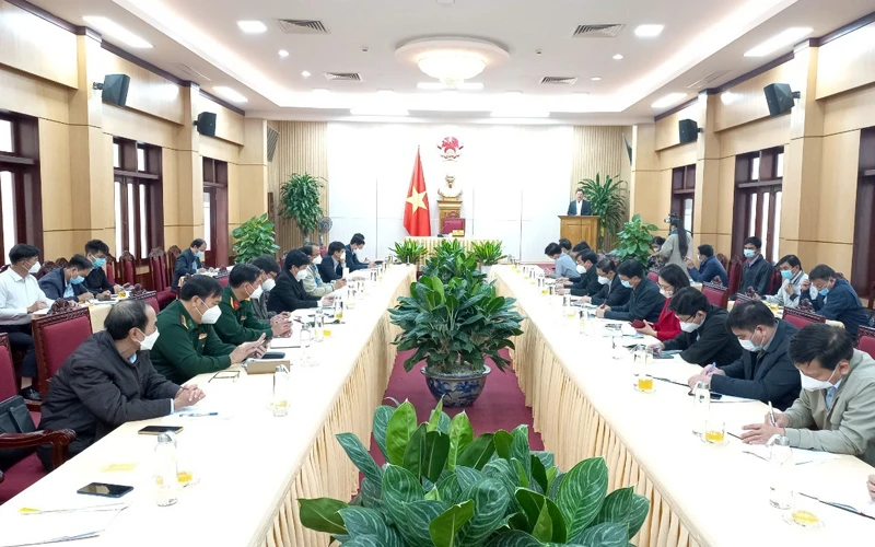 Cuộc họp bàn giải pháp phòng, chống dịch của Trung tâm Chỉ huy phòng, chống dịch Covid-19 tỉnh Quảng Ngãi vào sáng 23/2. 
