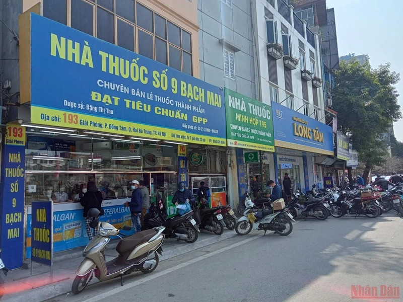 Tại các điểm bán thuốc nổi tiếng, tình trạng khan hiếm Xuyên tâm liên đang phổ biến. (ẢNH: SƠN BÁCH)