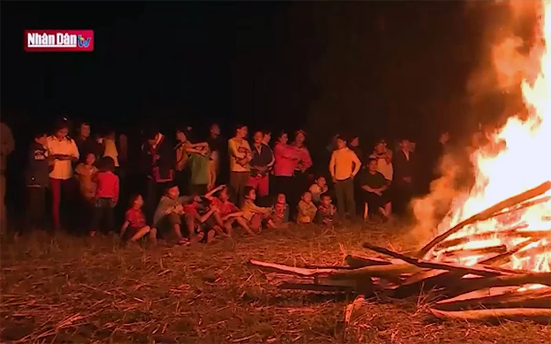 Lễ nhảy lửa của dân tộc Pà Thẻn