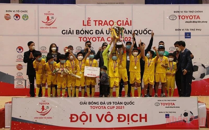 Đội U9 Sông Lam Nghệ Anh giành ngôi vô địch xứng đáng.