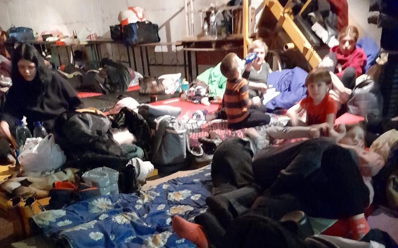 Người dân lánh nạn trong một trường học ở thủ đô Kiev (Ảnh chị Nguyễn Hà Vy cung cấp).