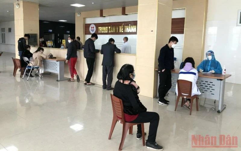 Những trường hợp sau khi được tuyên truyền, vận động đã tự nguyện đến Trung tâm y tế TP Móng Cái tiêm vaccine phòng Covid-19.