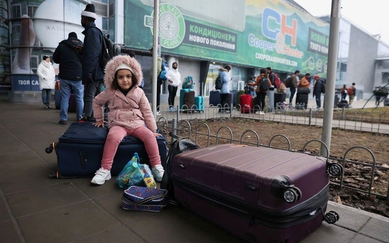 Người dân chờ tại Sân bay Kiev để trở lại thành phố sau khi Nga tiến hành chiến dịch quân sự đặc biệt tại Ukraine, ngày 24/2/2022. Ảnh: REUTERS