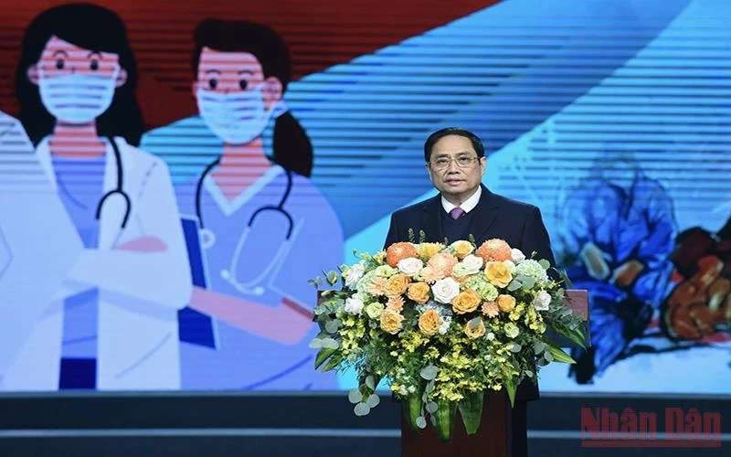 Thủ tướng Phạm Minh Chính gửi lời cảm ơn sâu sắc đến thầy thuốc, nhân viên y tế trên toàn quốc. (Ảnh: Trần Hải)