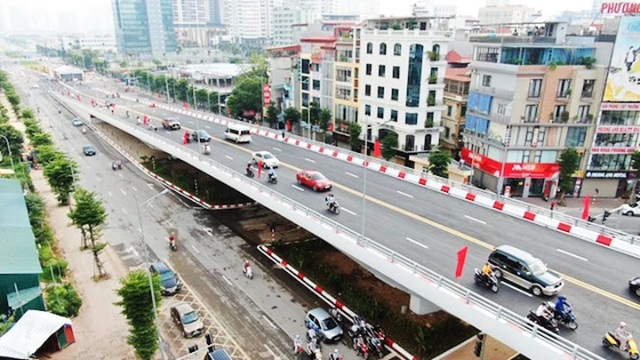 Cầu vượt nút giao Nguyễn Văn Huyên - Hoàng Quốc Việt đã được đưa vào sử dụng. Nguồn: INTERNET