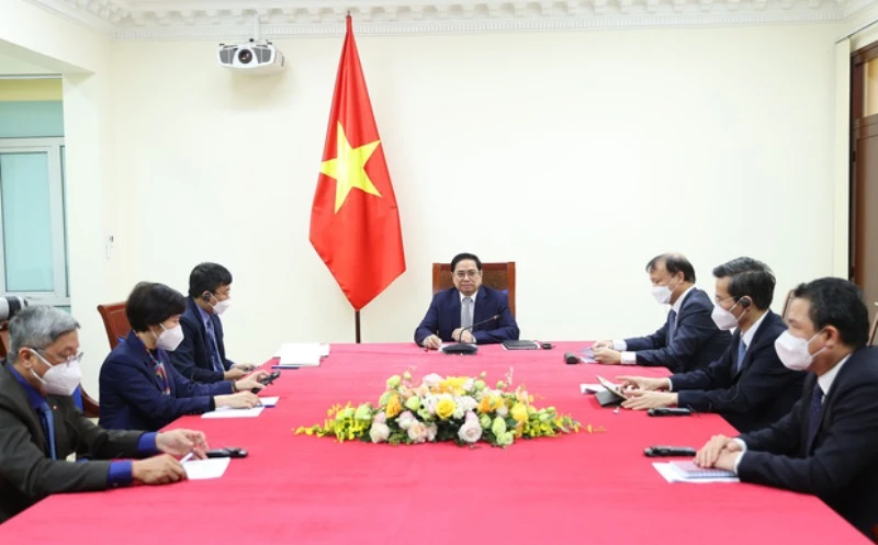 Thủ tướng Phạm Minh Chính điện đàm với Tổng Giám đốc Tập đoàn Adidas. (Ảnh: VGP)