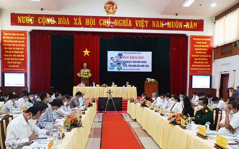 Quang cảnh Hội thảo khoa học lấy ý kiến “Quy hoạch tỉnh Ninh Thuận thời kỳ 2021-2030, tầm nhìn đến năm 2050”.