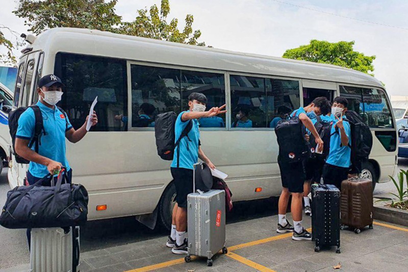 11 cầu thủ U23 Việt Nam chọn phương án di chuyển bằng đường bộ để sớm về quê nhà. (Ảnh: VFF)