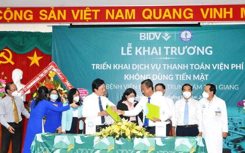 Ngân hàng BIDV Mỹ Tho và Bệnh viện đa khoa Trung tâm Tiền Giang ký kết triển khai cho bệnh nhân thanh toán không dùng tiền mặt.