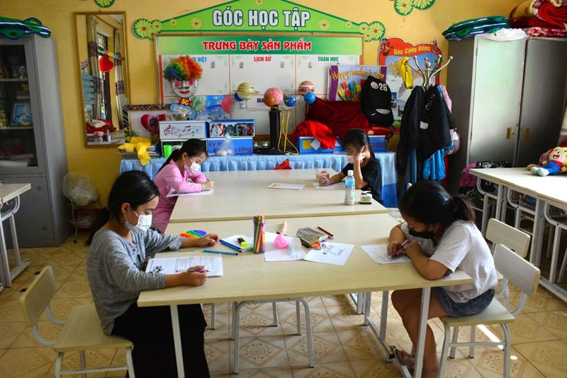 Tỉnh Nam Định quyết định cho học sinh từ lớp 1 đến lớp 6 học trực tuyến, trẻ mầm non dừng đến trường từ ngày 3/3 đến khi có thông báo mới.