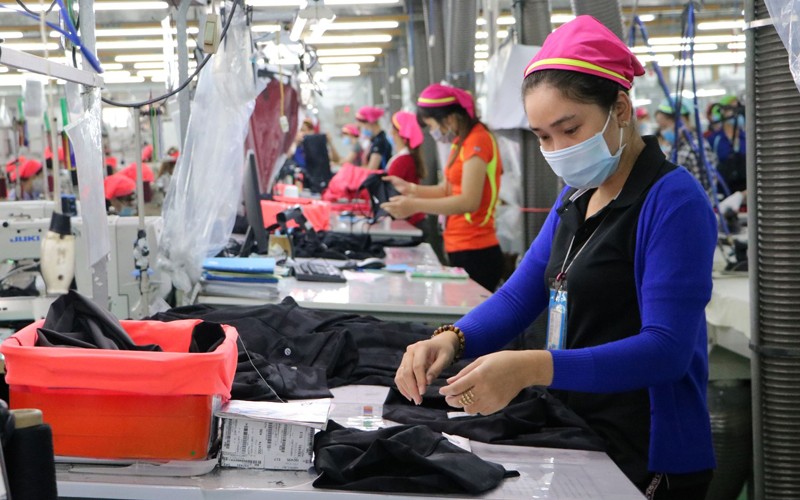 Sản xuất hàng xuất khẩu tại một doanh nghiệp ở huyện Nhơn Trạch, tỉnh Đồng Nai.