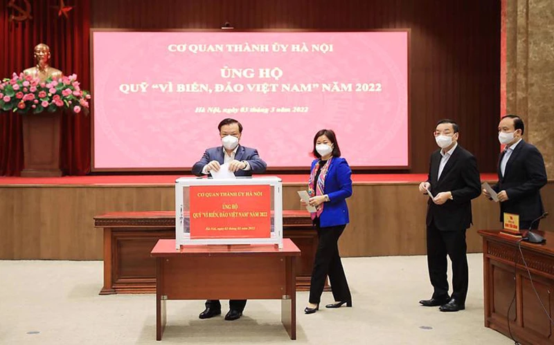 Lãnh đạo Thành ủy Hà Nội tham gia ủng hộ Quỹ "Vì biển, đảo Việt Nam".