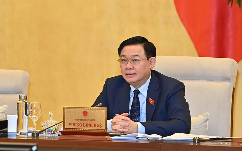 Chủ tịch Quốc hội Vương Đình Huệ phát biểu ý kiến chỉ đạo tại phiên họp của Ủy ban Thường vụ Quốc hội.