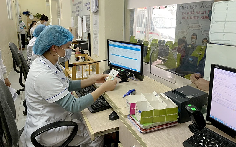 Bệnh viện Hữu nghị Việt Nam - Cuba (Hà Nội) triển khai thí điểm khám, chữa bệnh bảo hiểm y tế qua căn cước công dân ngay từ ngày đầu. (Ảnh TRUNG TÂM)