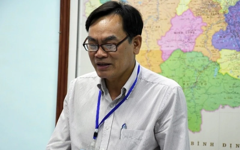 Ông Lê Báy, Phó Giám đốc Sở Y tế Quảng Ngãi thông tin liên quan chi phí mai táng.