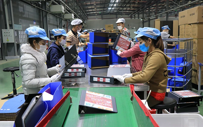 Công nhân Công ty TNHH Deli Việt Nam, Khu công nghiệp Yên Phong, Bắc Ninh làm việc. 