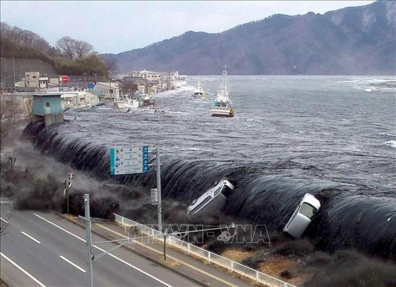Cơn sóng thần lịch sử xảy ra sau thảm họa động đất tại thành phố Miyako, tỉnh Iwate, Nhật Bản ngày 11/3/2011. (Ảnh tư liệu: AFP/TTXVN)