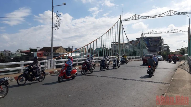 Cầu Quay thuộc phường 1, thành phố Mỹ Tho (Tiền Giang), nơi 2 đối tượng dùng súng bắn chết em Huỳnh Bảo Sang.