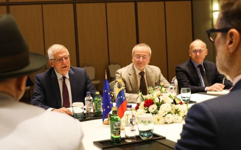 Các nhà ngoại giao Venezuela gặp gỡ Đại diện cấp cao EU tại Thổ Nhĩ Kỳ. (Nguồn: TeleSUR/TTXVN)