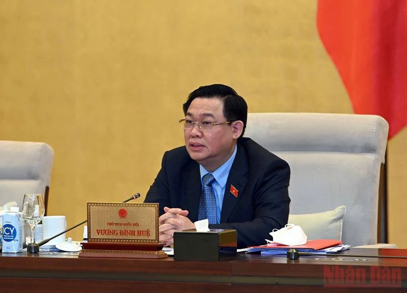 Chủ tịch Quốc hội Vương Đình Huệ phát biểu ý kiến tại phiên họp. 