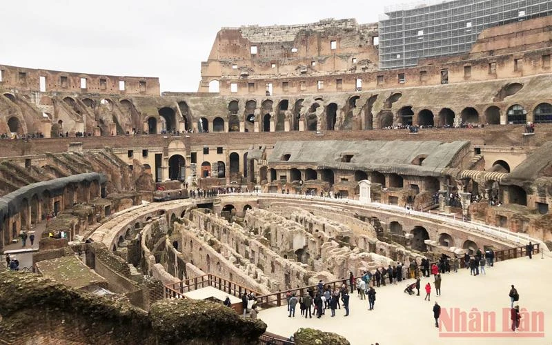Đấu trường La Mã Colosseum, Italia đông du khách trở lại. (Ảnh: Nhân vật cung cấp)