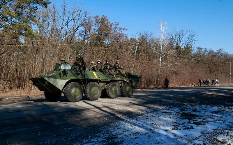 Xe quân sự của Ukraine tại vùng Vyshgorod, gần thủ đô Kiev, ngày 10/3. (Ảnh: Reuters)