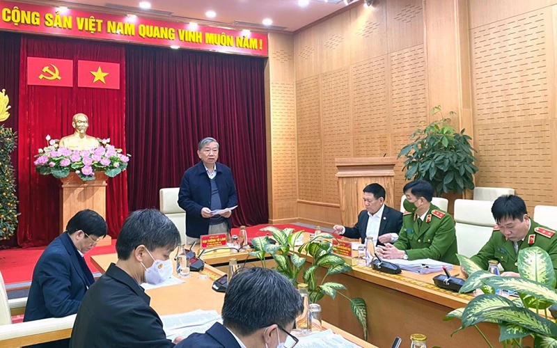 Ðại tướng Tô Lâm, Bộ trưởng Công an, Tổ trưởng Tổ công tác Chính phủ triển khai Ðề án 06 chủ trì buổi họp tháo gỡ khó khăn, vướng mắc trong quá trình thực hiện đề án. 
