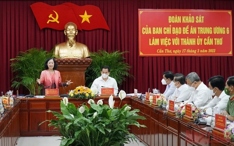 Đồng chí Trương Thị Mai phát biểu ý kiến tại buổi làm việc.