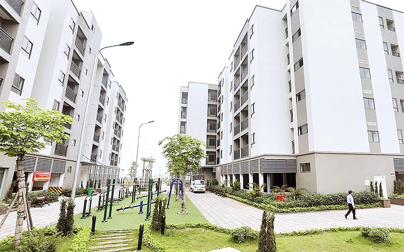 Khuôn viên cây xanh và đường đi lại trong dự án CT-08 Khu đô thị mới Thanh Lâm-Đại Thịnh 2 được xây dựng đồng bộ. (Ảnh Phan Anh Tuấn)