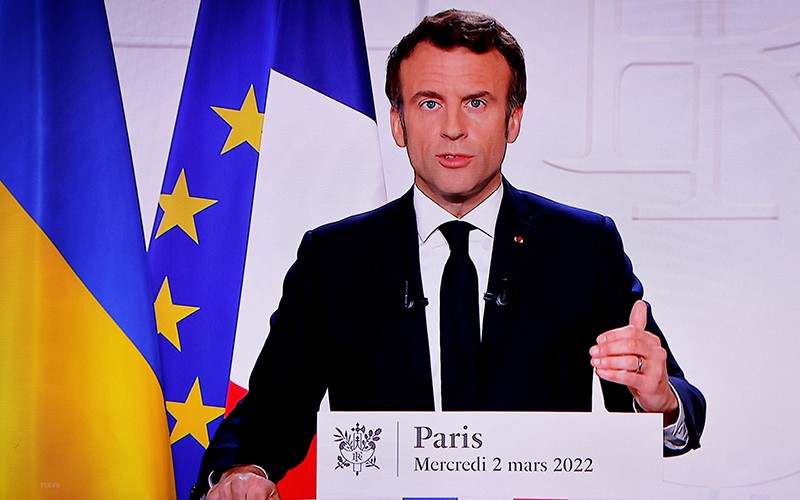 Tổng thống Pháp Emmanuel Macron phát biểu trên truyền hình ở Paris, Pháp, ngày 2/3/2022. (Ảnh: AFP/TTXVN)