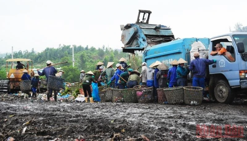 Bãi rác Khánh Sơn, Đà Nẵng trước khi nâng cấp.