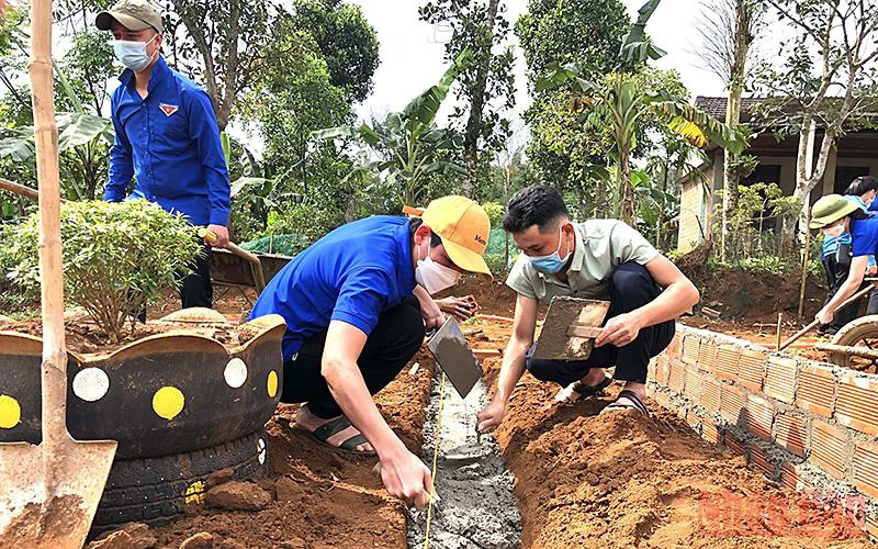 Đoàn viên, thanh niên các địa phương chung tay triển khai các công trình xây dựng nông thôn mới. Ảnh: Linh Phan