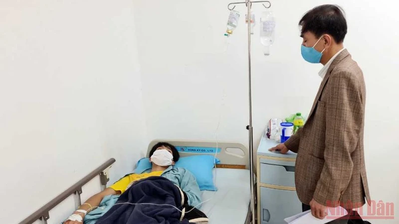 Phòng Y tế thành phố Đà Lạt làm việc tại Bệnh viện Hoàn Mỹ Đà Lạt để thu thập thông tin vụ việc.