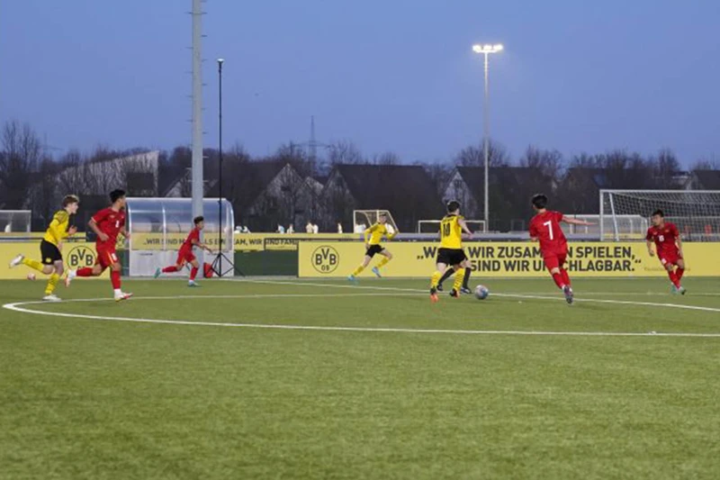 Đội tuyển U17 Việt Nam dẫn trước 2-0 U16 Dortmund nhưng không thể bảo toàn tỷ số. (Ảnh: VFF)