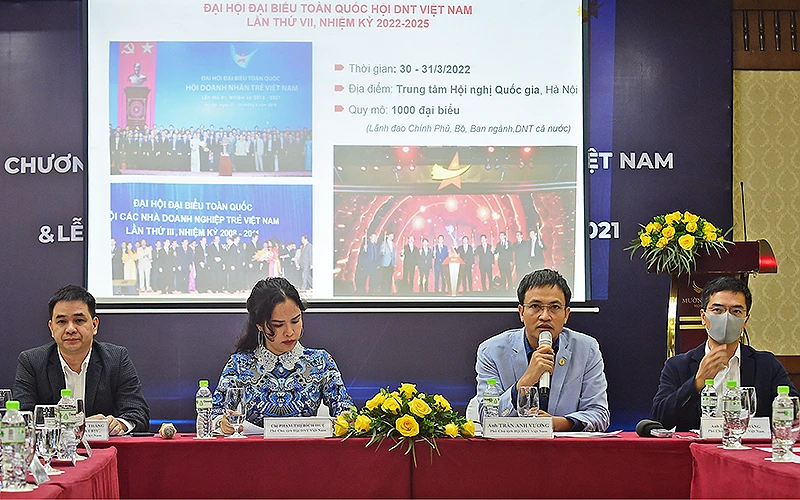 Phó Chủ tịch Hội Doanh nhân trẻ Việt Nam Trần Anh Vương cung cấp thông tin về Đại hội tại buổi họp báo.
