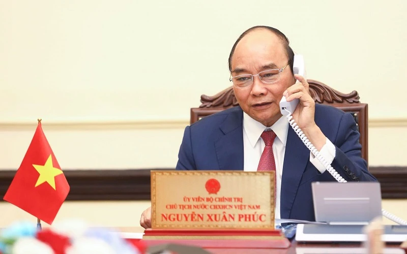 Chủ tịch nước Nguyễn Xuân Phúc điện đàm với Tổng thống đắc cử Hàn Quốc. (Ảnh: vpctn.gov.vn)