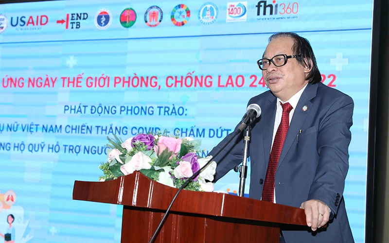 PGS, TS Nguyễn Viết Nhung, Giám đốc Bệnh viện Phổi Trung ương, Chủ nhiệm Chương trình Chống lao quốc gia phát biểu tại chương trình.