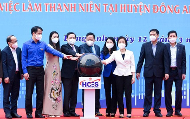 Các đại biểu dự Phiên giao dịch việc làm thanh niên ngày 12/3/2022 tại Hà Nội (Ảnh: Dolisa Hanoi).