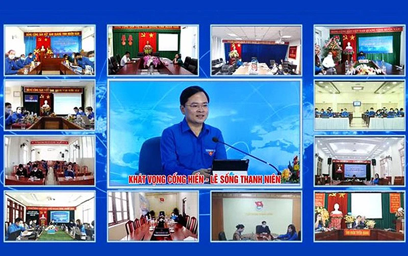 Bí thư thứ nhất Trung ương Đoàn Nguyễn Anh Tuấn đối thoại với đoàn viên, thanh thiếu nhi Việt Nam trong và ngoài nước.