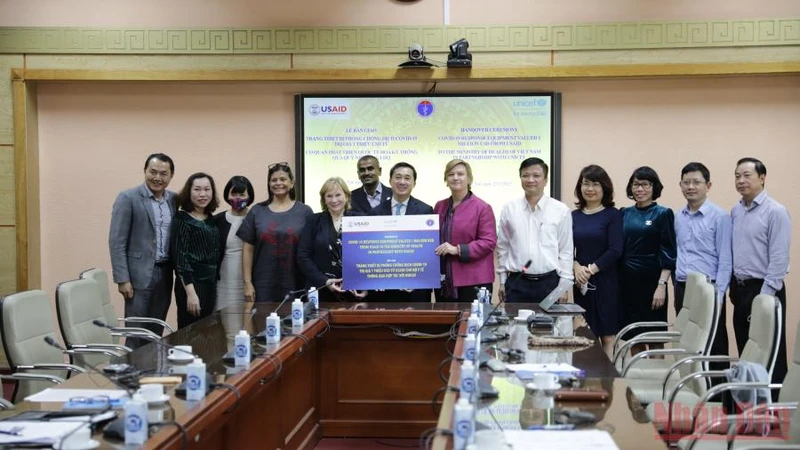 USAID và UNICEF hỗ trợ vật tư y tế phòng, chống Covid-19 trị giá 1 triệu USD cho Việt Nam. 
