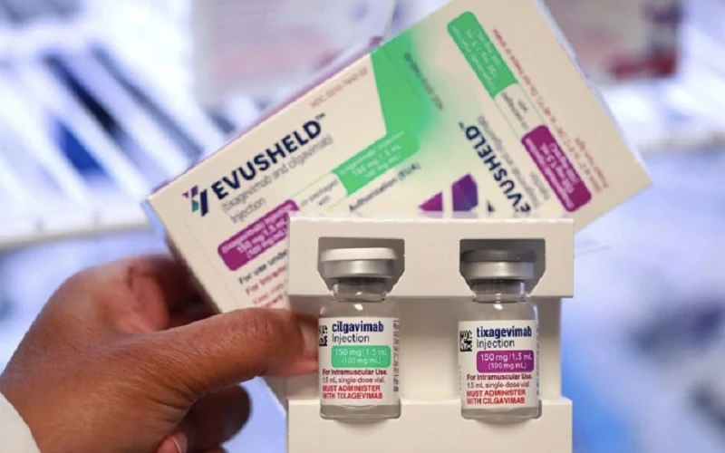 Thuốc kháng thể đơn dòng Evusheld của AstraZeneca. (Ảnh: Reuters)