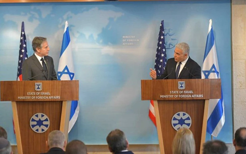 Ngoại trưởng Mỹ Antony Blinken (trái) và Ngoại trưởng Israel Yair Lapid. (Ảnh: timesofisrael)