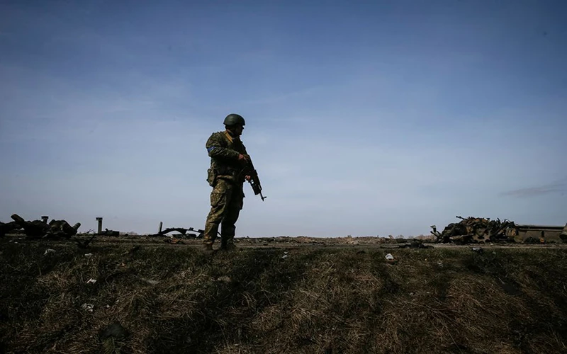 Thành viên của các lực lượng vũ trang Ukraine tại vùng Kiev, ngày 28/3. (Ảnh: Reuters)