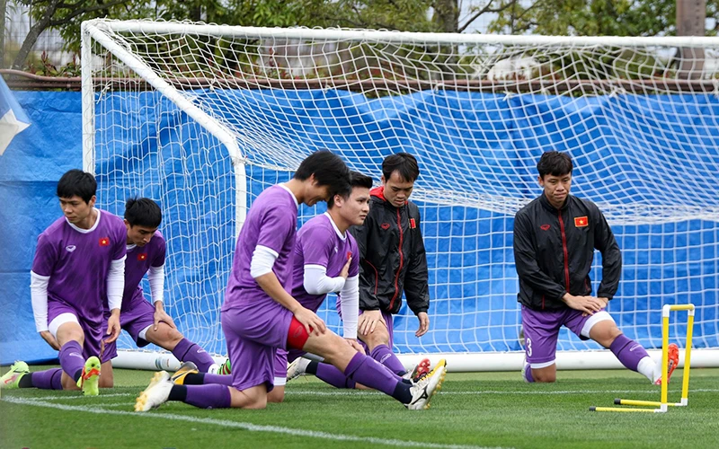 Đội tuyển Việt Nam tập luyện trước trận đấu với đội tuyển Nhật Bản. (Ảnh VFF)