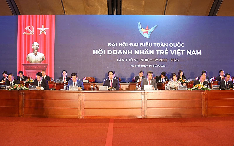 Đoàn Chủ tịch Hội Doanh nhân trẻ Việt Nam điều hành Đại hội.