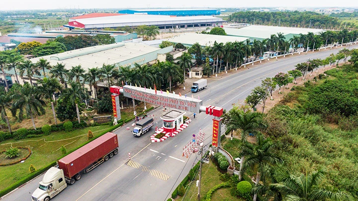 Củ Chi có nhiều khu công nghiệp nằm dọc quốc lộ 22. Ảnh: PHẠM NGÔN