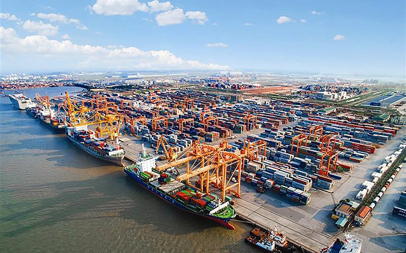 Công ty cổ phần Cảng Hải Phòng, đơn vị thành viên của Vinalines đầu tư các bến container tại Cảng cửa ngõ quốc tế Hải Phòng (Lạch Huyện). Ảnh: ĐỨC NGHĨA
