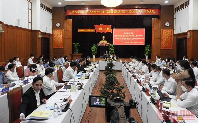 Đoàn khảo sát Trung ương làm việc với Ban Thường vụ Thành ủy Đà Nẵng về tổng kết 15 năm thực hiện Nghị quyết Trung ương 5 (khóa X).