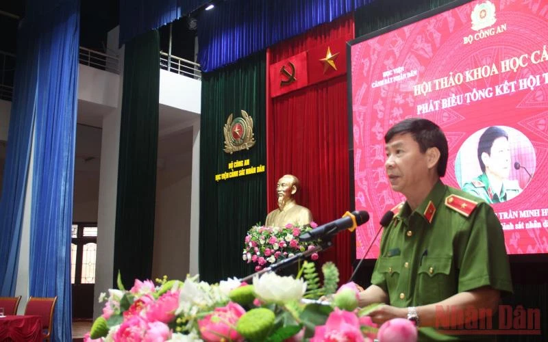 Đồng chí Thiếu tướng, GS, TS Trần Minh Hưởng, Giám đốc Học viện Cảnh sát nhân dân phát biểu tại hội thảo.